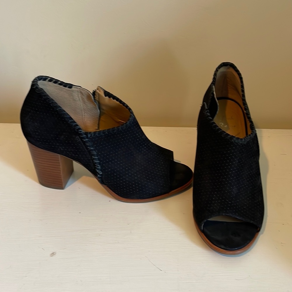 Jack Rogers black sandals
